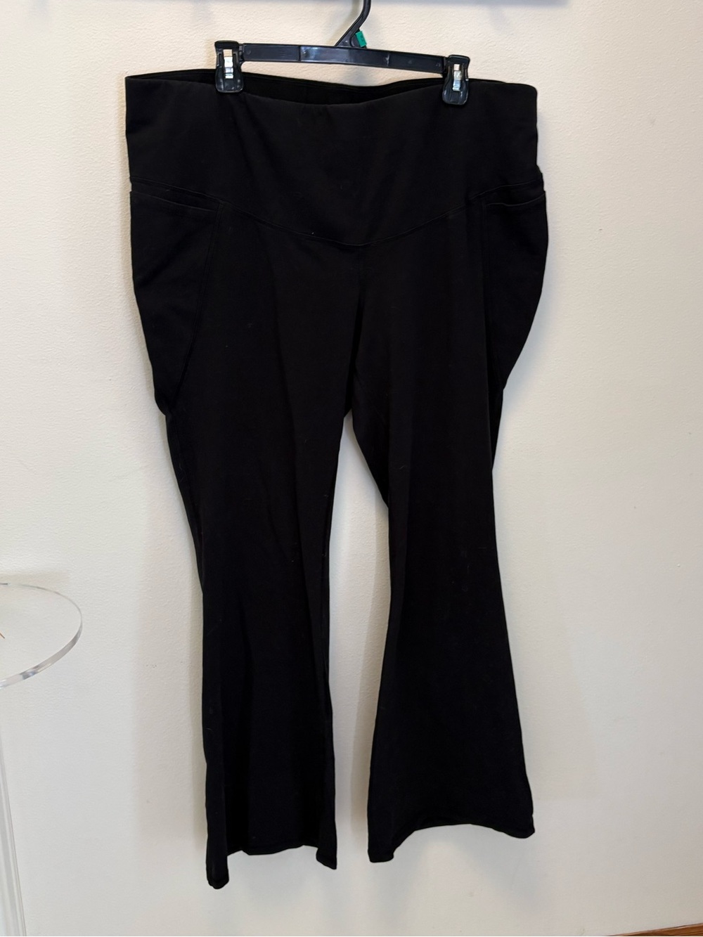 Livi Black High-Waist Flare Yoga Pants